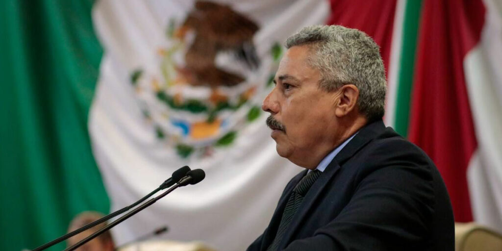 Promueve Congreso remuneración para profesionales de la salud durante su servicio social