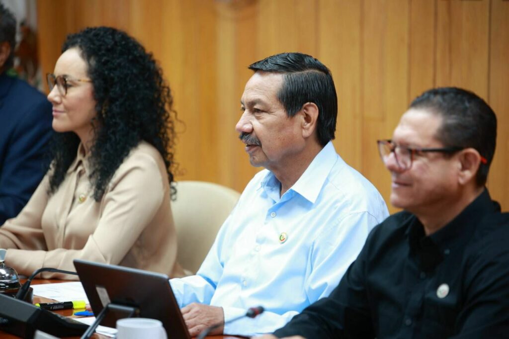 Elige Diputación Permanente integrantes de la Mesa Directiva