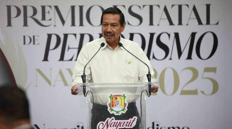 Premia Congreso y Gobierno de Nayarit a periodistas