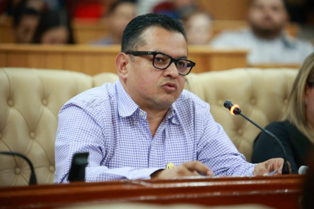 Comparecen ante Congreso titulares de Educación y Salud 