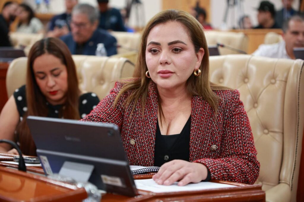 Rinden cuentas funcionarios ante el Congreso