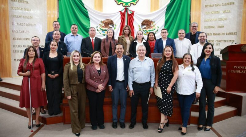 Rinden cuentas funcionarios ante el Congreso