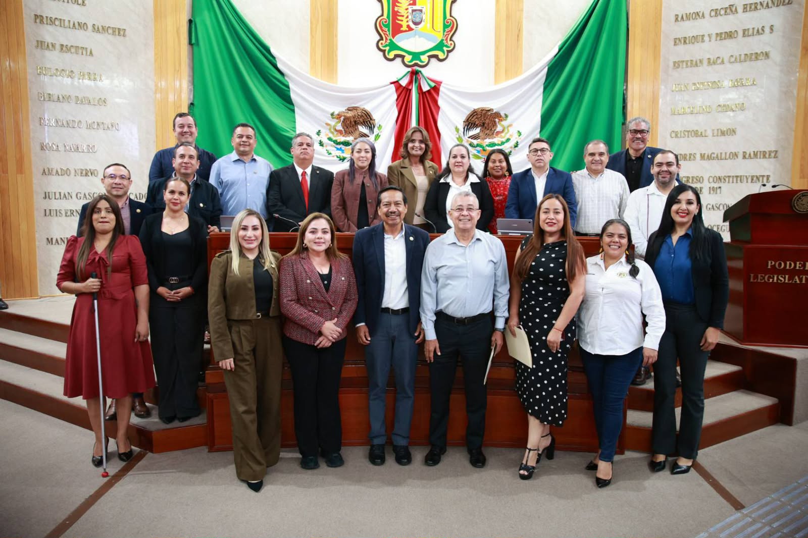 Rinden cuentas funcionarios ante el Congreso