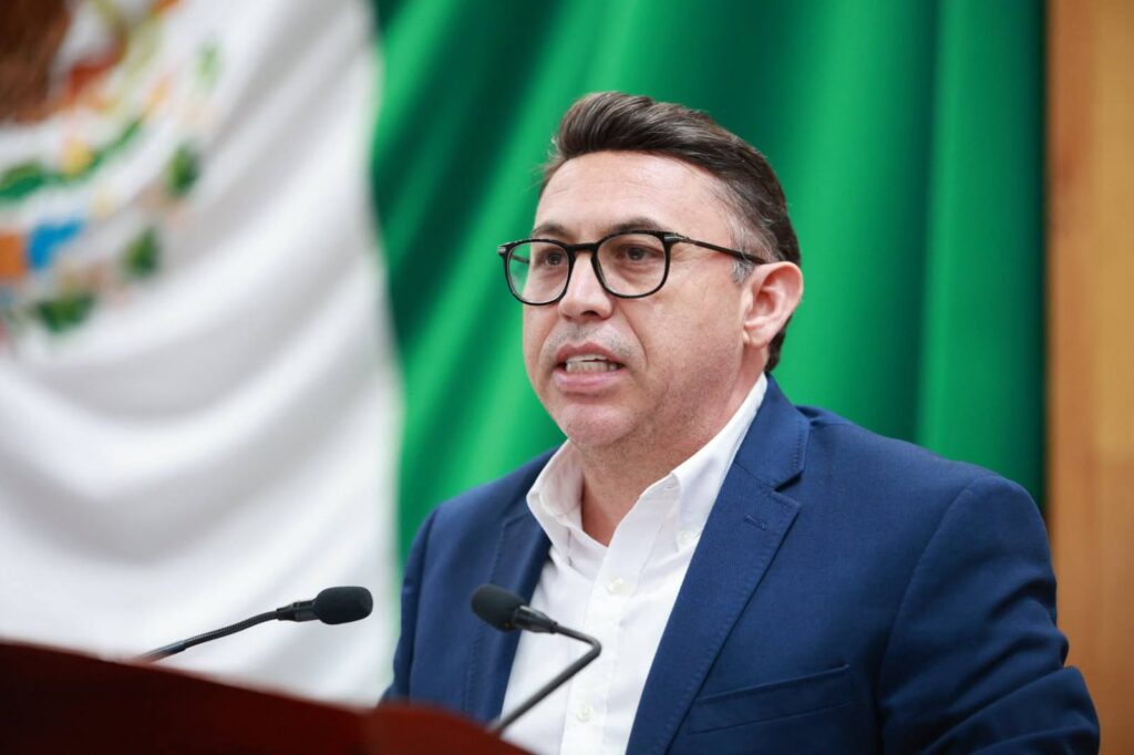 Rinden cuentas funcionarios ante el Congreso